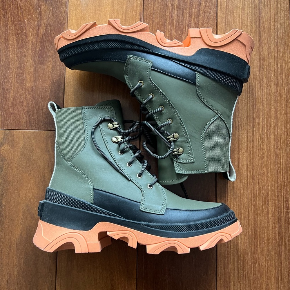 Sorel x Free People Women's Olive and Black Brex Lace Boots w. Orange/Pink Soles - Picture 3 of 6